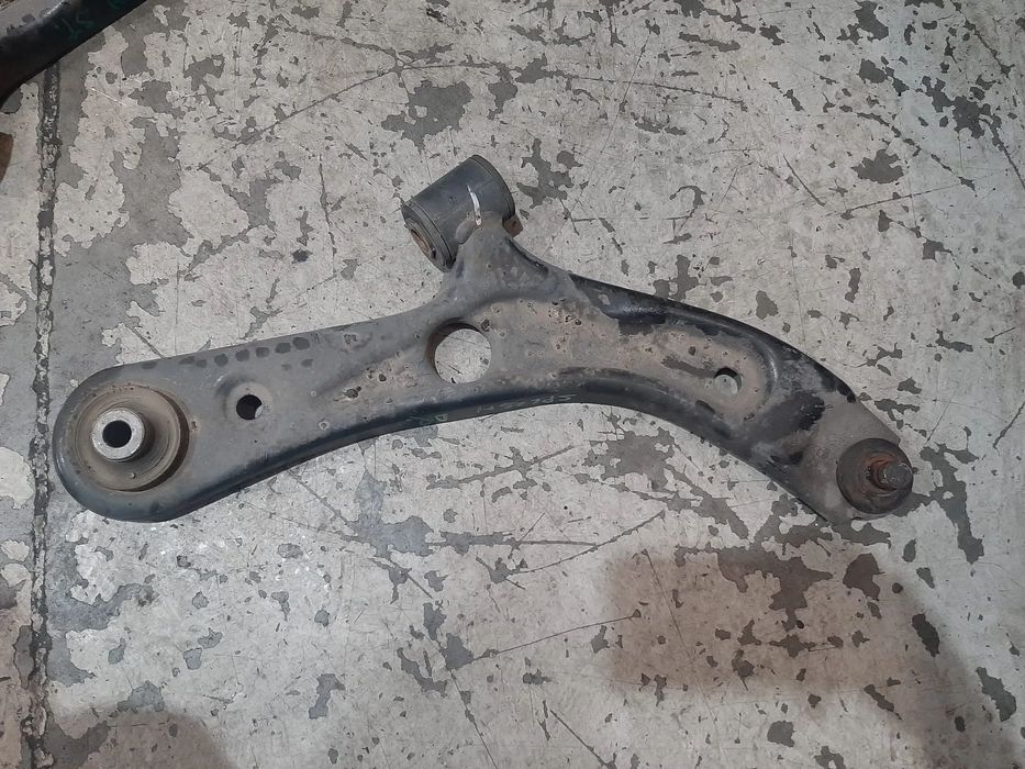 brat bascula dreapta fata 1.2b suzuki splash  2009