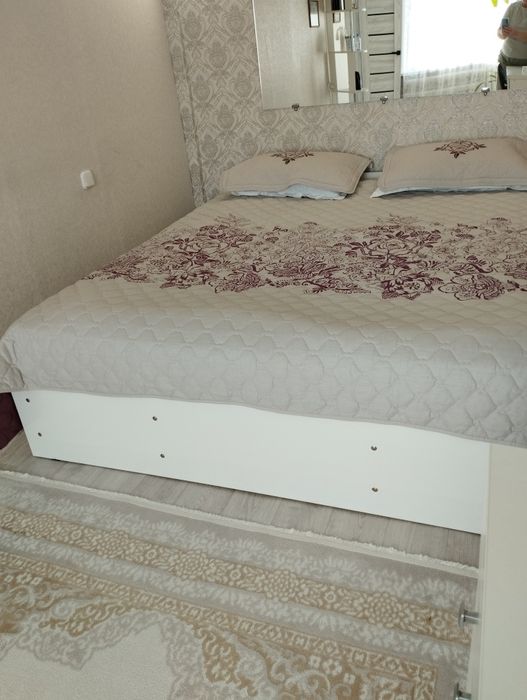 Продам двуспальную кровать