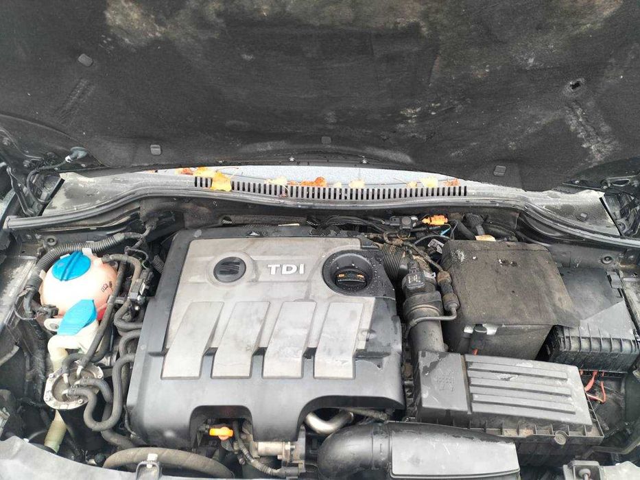 Seat Leon 1.6 TDI НА ЧАСТИ