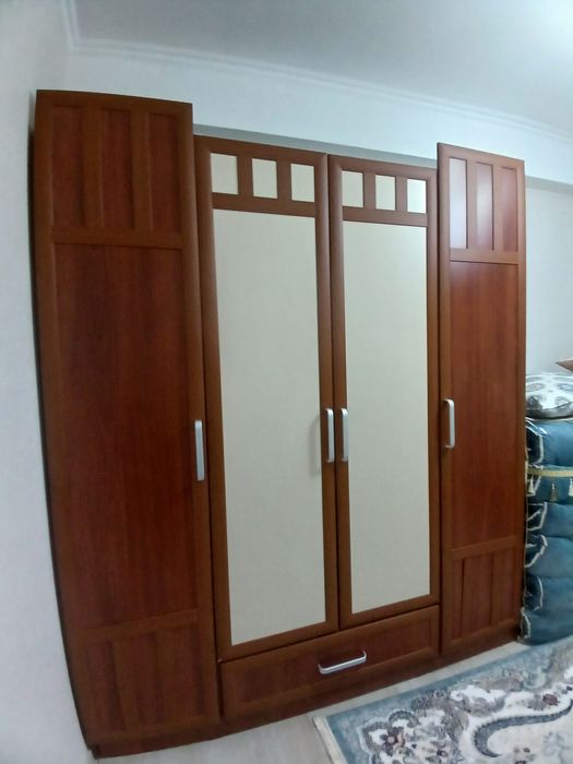 Продается шифонер и кровати