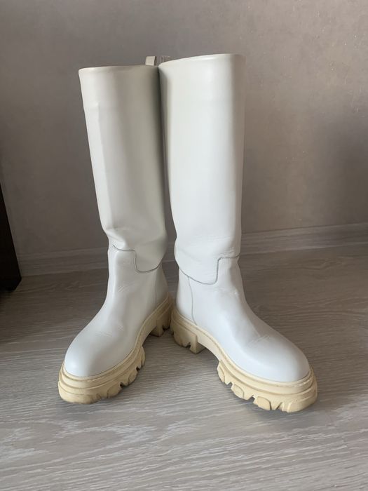 Продаю женские сапоги