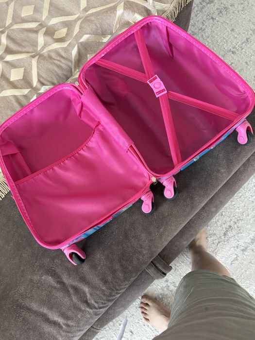 Продам детский чемодан на девочку