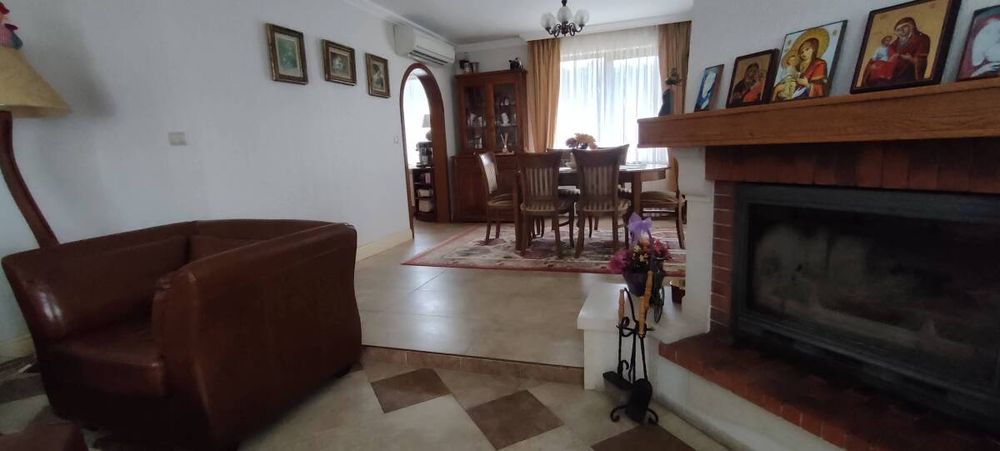 Продажба на луксозна къща над дворец Евксиноград