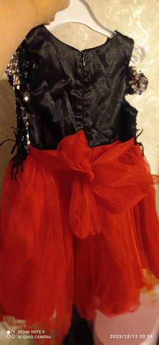 Продам нарядное платье для девочки