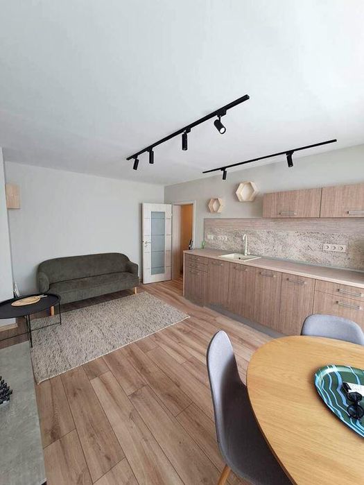 Дава се под наем Двустаен апартамент в Бургас, Лазур - 50 кв.м за 484.5 € - Снимка #1