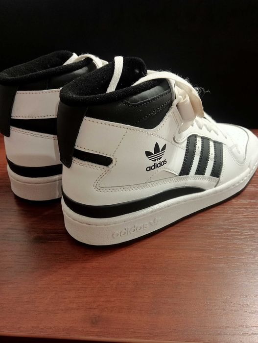 Кроссовки Adidas