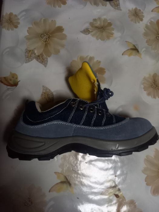 Продам спецобувь