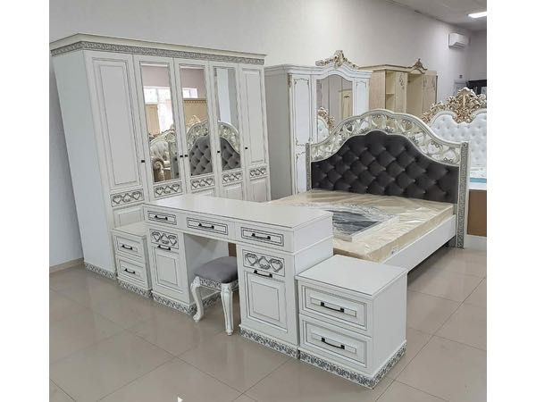 Продается спальный гарнитур