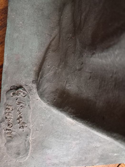 Стара Бронзова Статуя "Дева Мария с Плащеницата"