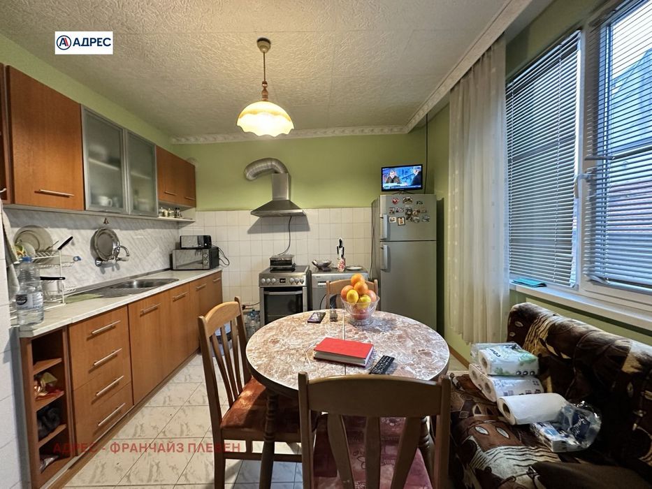 Къща в Плевен-Сторгозия площ 210 цена 198000