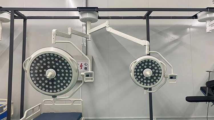 Операционная бестеневая двухкупольная лампа  YDE  700/500