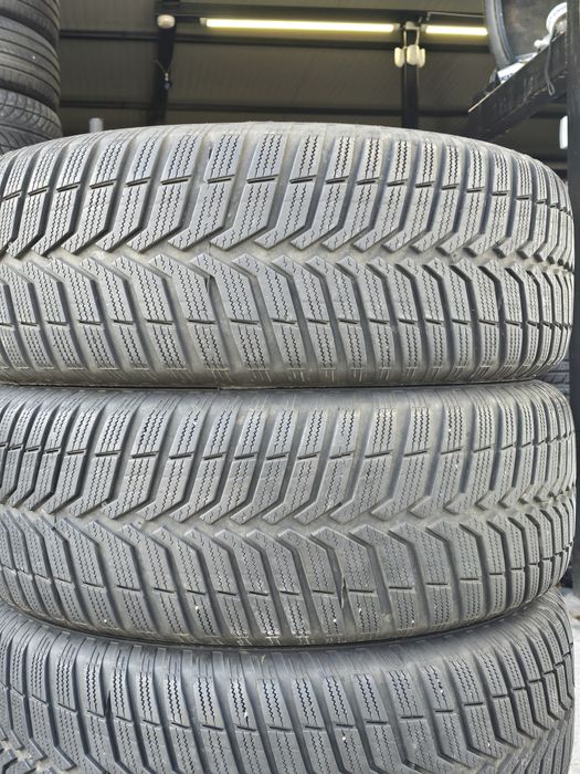 4 Броя 205/55/16 Vredestein 2x5,8mm 2x5,6mm