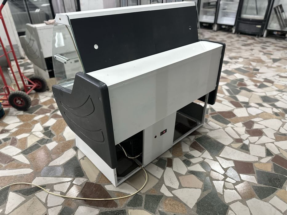 Витринный холодильник