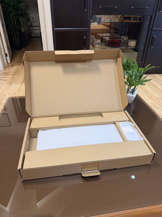 Samsung Galaxy Chromebook Go (Nou) - Ecran 14" HD, Silver, Ideal pentru Școală/Office