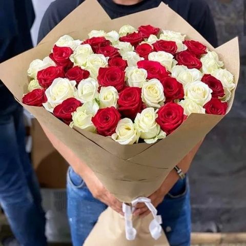 Цветы розы хризантемы лилии  герберы альстромерии гипсофила