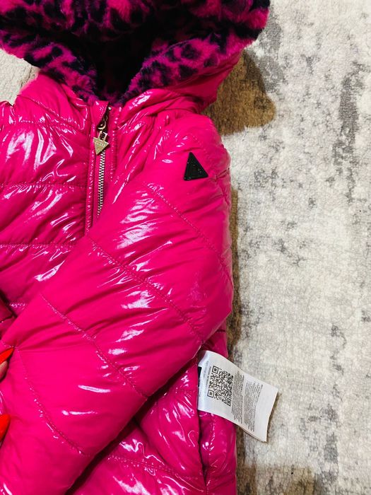 Vând o geacă de fetițe de 3 an cu două fețe de la Guess