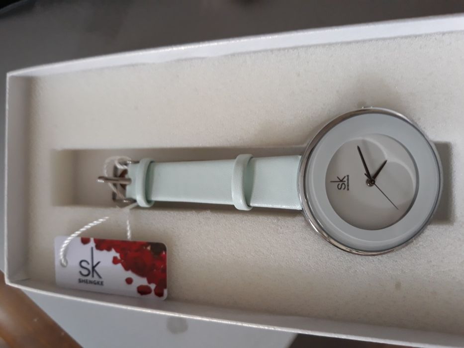 Нови, елегантни дамски часовници с висококачествена кожена каишка