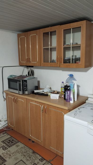 Кухонный гарнитур и уголок со столом