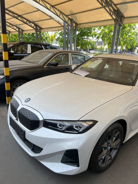 BMW i3 35L 2025 yil Natarusga tayor