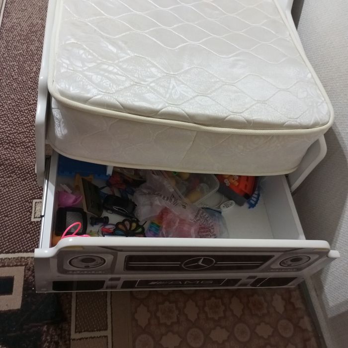 Кровать подростковая