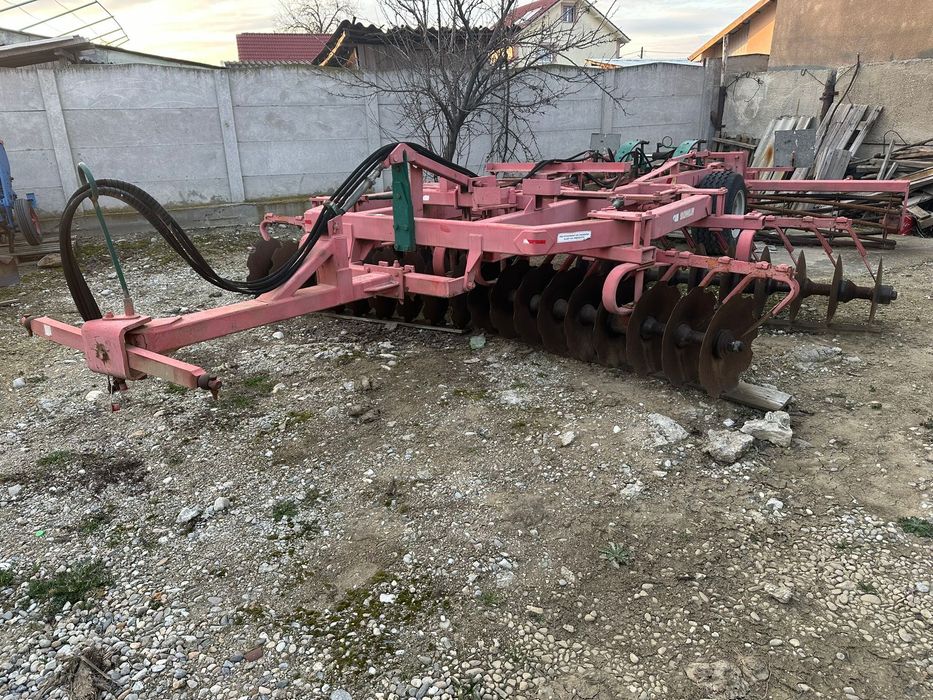 Tractor New Holland . Plug și Disc Falcoiu • OLX.ro