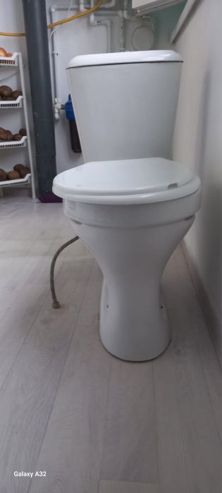 Унитаз в отличном состояний .