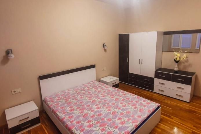 Дава се под наем Тристаен апартамент в Пловдив, Център - 88 кв.м за 550 € - Снимка #2