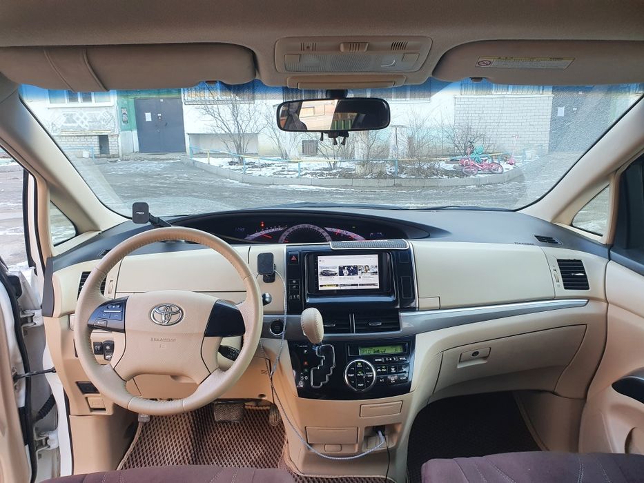 Тойота Превия минивен