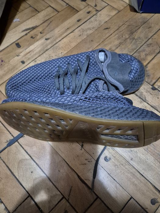 Adidași de vânzare