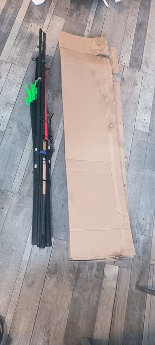 Set Complet Pescuit: 2 Lansete Feeder (3.6m) + Vargă 5m + Minciog + Ac