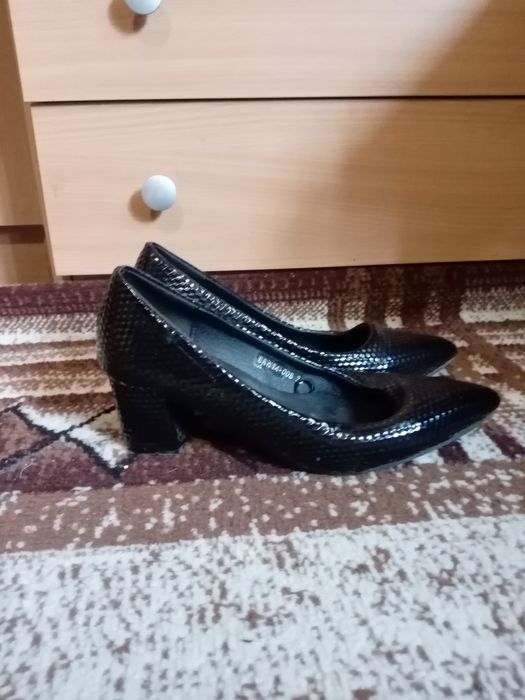 Продавам дамски токчета и ботуши