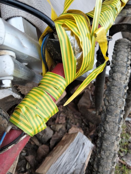 Vând motor de bisa  și tot cu acâseori