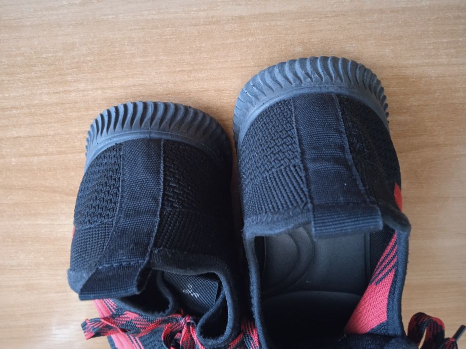 Кроссовки летние.