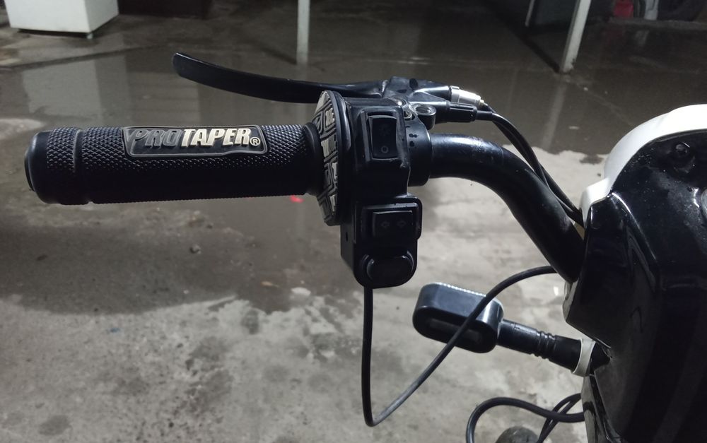 Продаю скутер ск8