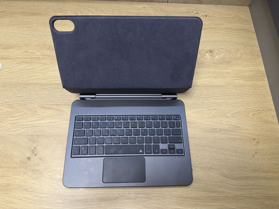 Husa cu tastatura Ipad 11 (a16), magnetica, iluminata