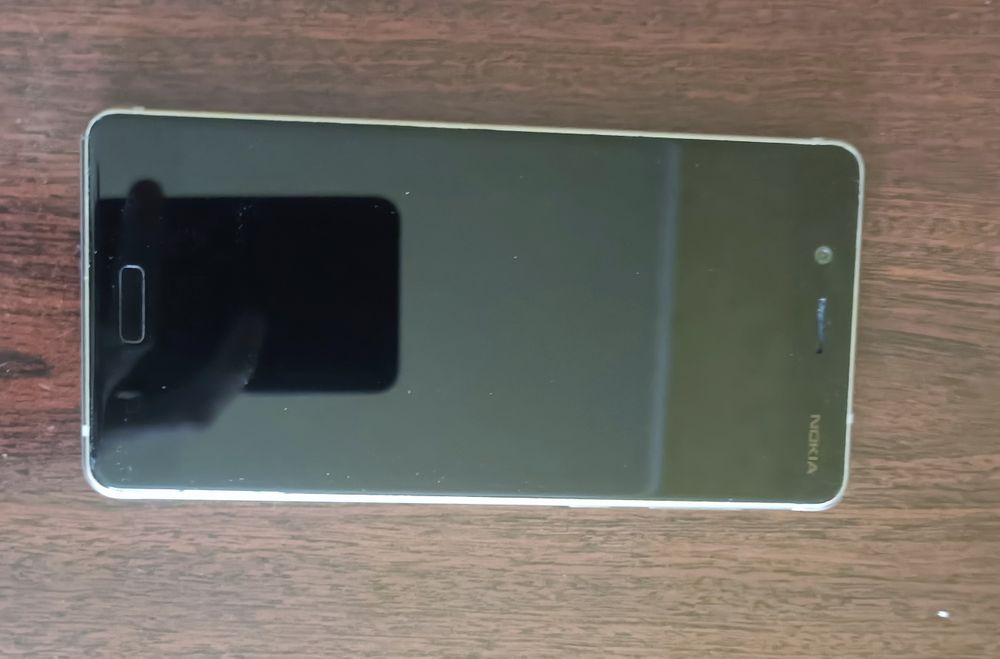 Телефон  Nokia 8
