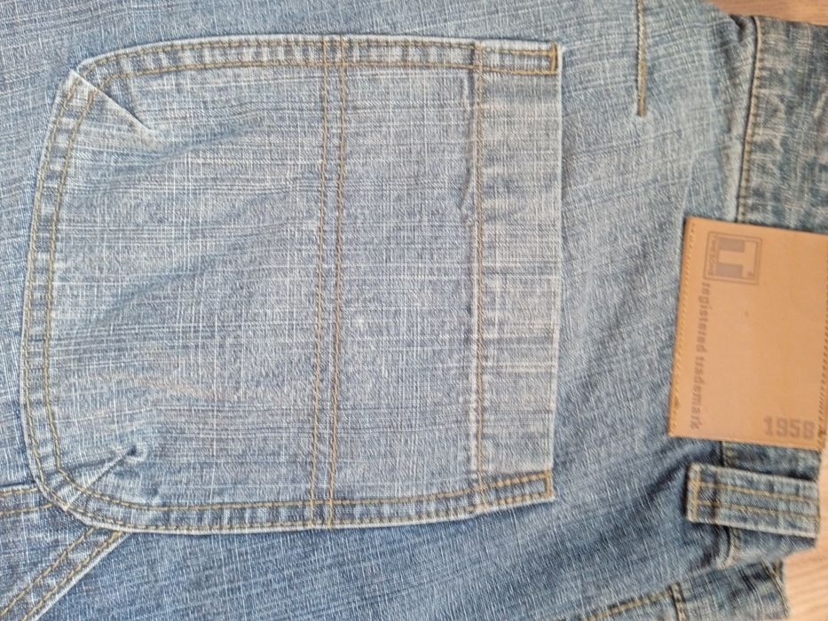 Продам джинсы мужские