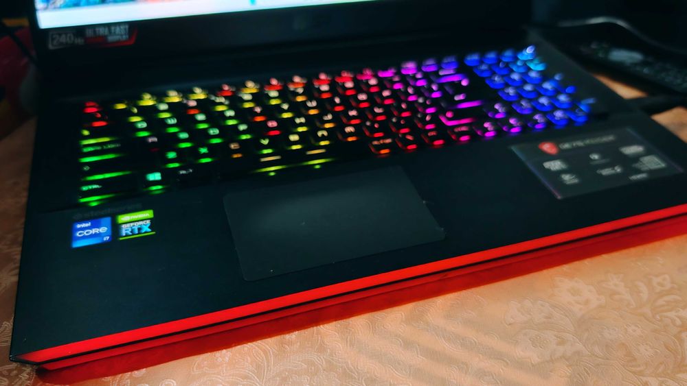 RTX 3070 8GB/Core i7-11800H/16GB RAM/1TB SSD/17.3 240Hz/ MSI Raider 76