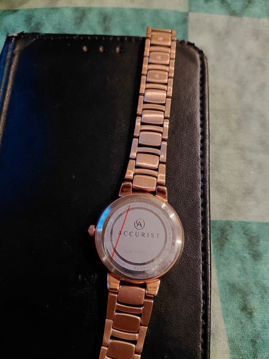 Нов ориг.дамски аналогов  часовник "Accurist signature""
