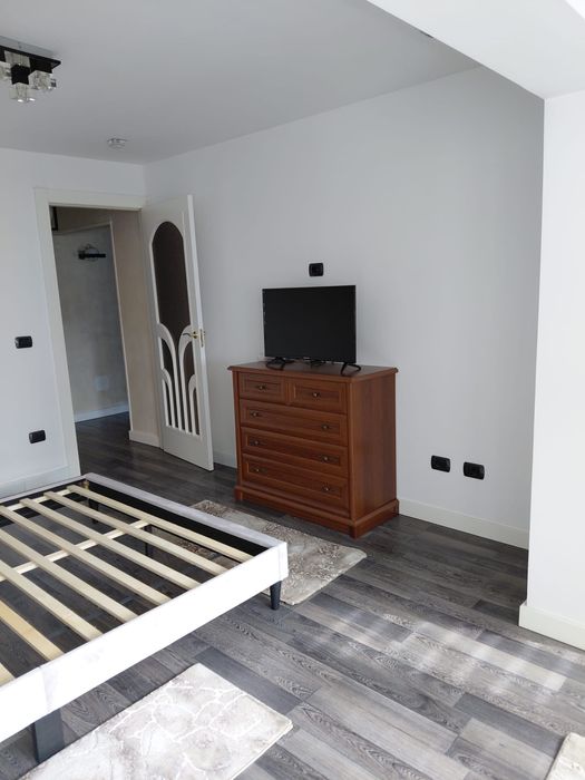 Inchiriez apartament doua camere zona Materna