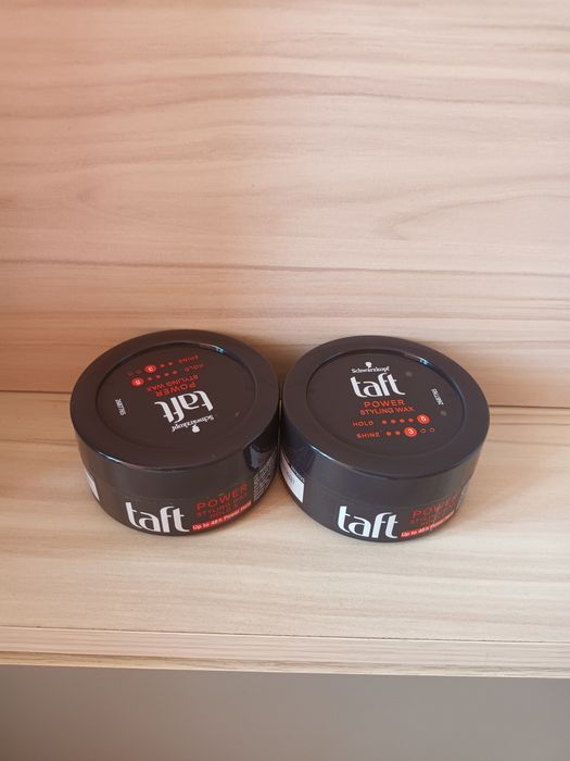 2 броя стилизираща вакса за коса Taft Power 5.Двата броя 4 евро.