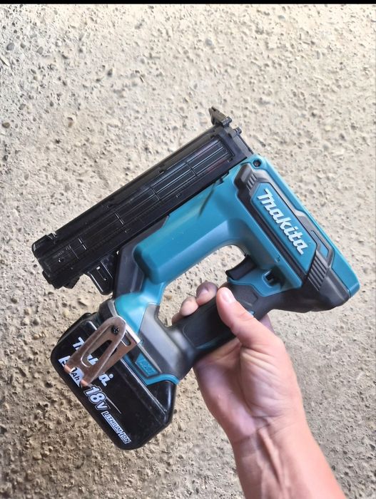 Postol cuie Makita DFN 350 Japan
