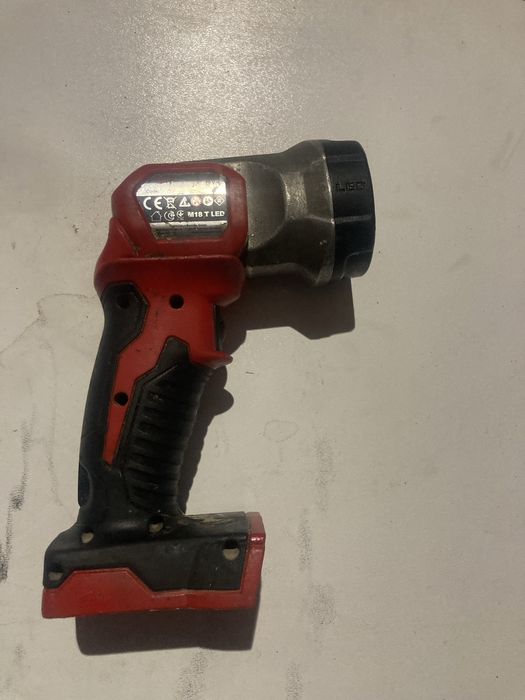 Lanterna LED Milwaukee M18 T