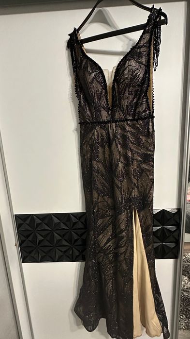 Елегантна дълга рокля