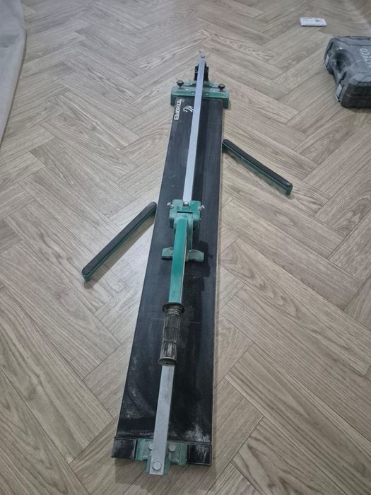 Плитка кесетін құрал сатылады