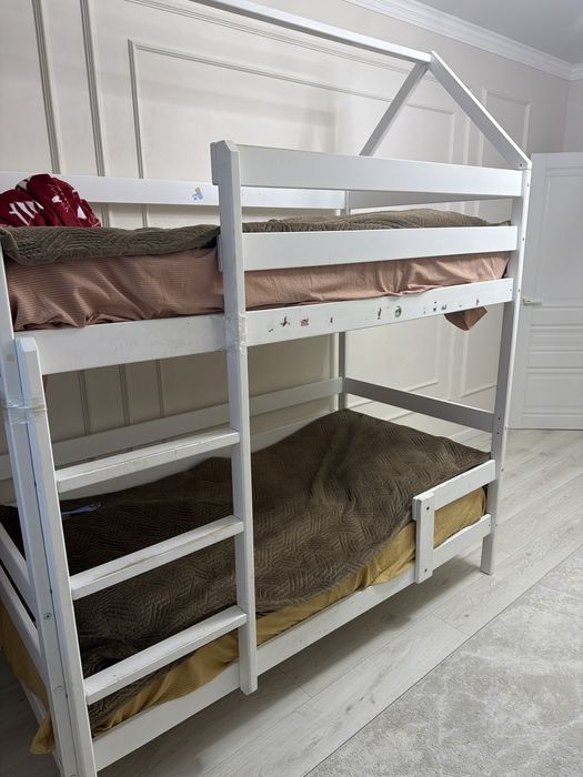 Двухярусная кровать