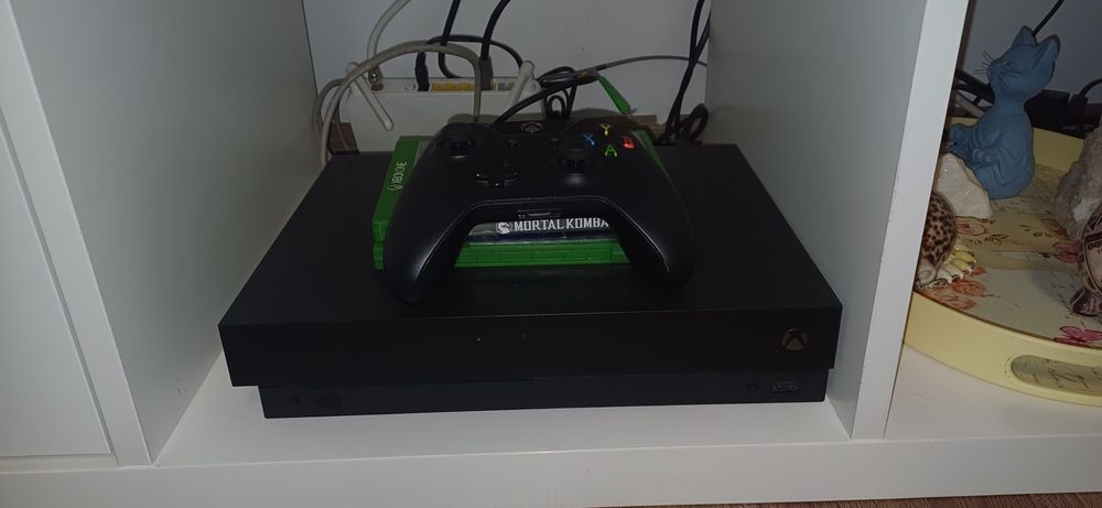 Xbox  one  X  1TB
