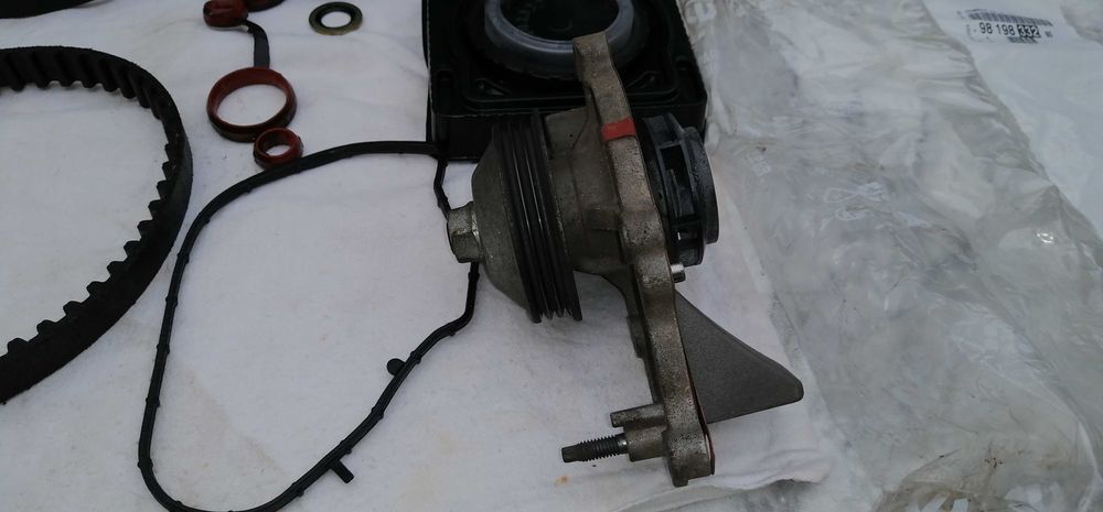 Kit distributie Peugeot 208 motor 1.2 benzină