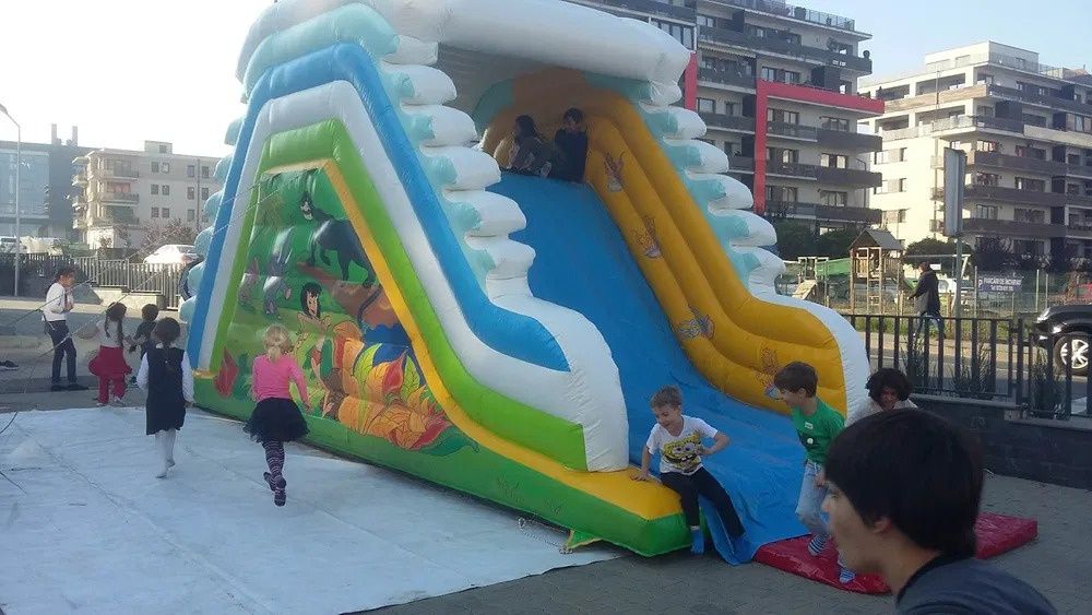 Topogan gonflabil de inchiriat