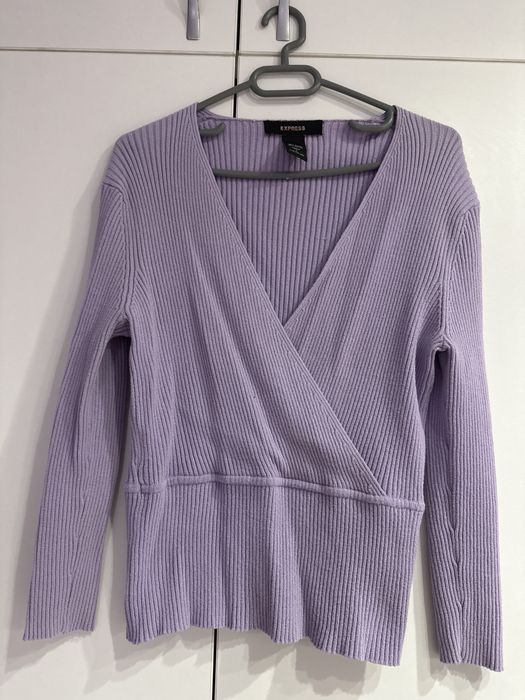 Лилав пуловер